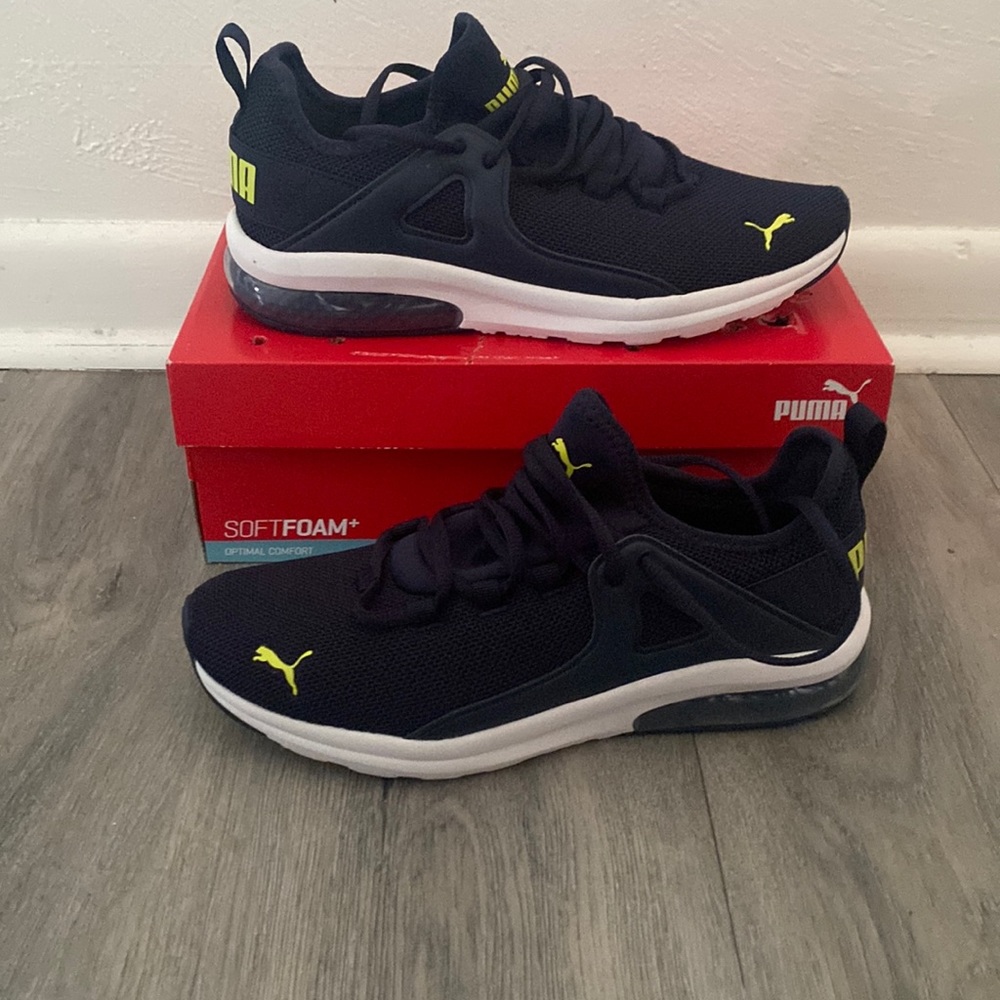 Puma soft foam tennis shoes